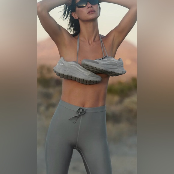 ALO YOGA AIRLIFT HIGH-WAIST LIGHT SPEED LEGGING - Picture 5 of 15